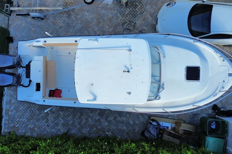Slide: The Image of Overhead view of 2001 Hydra-Sports Vector 2800 WA boat on paved driveway. - 48