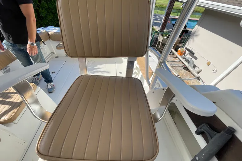 Slide: The Image of 2001 Hydra-Sports Vector 2800 WA boat seat with tan upholstery and metal frame. - 34