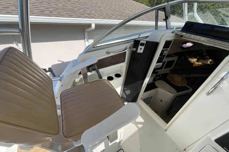 Slide: The Image of 2001 Hydra-Sports Vector 2800 WA boat interior with helm and cabin view. - 32