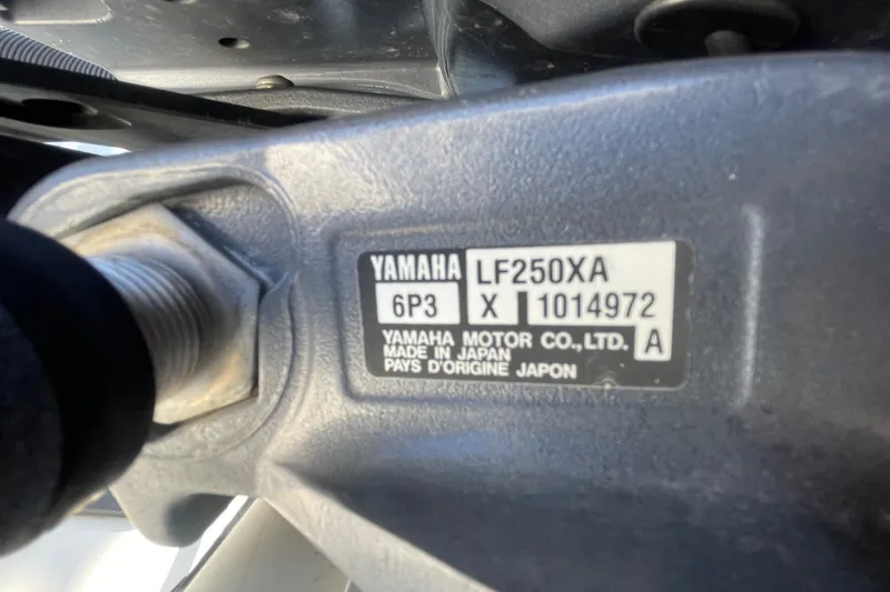 Slide: The Image of Close-up of Yamaha LF250XA engine label on 2001 Hydra-Sports Vector 2800 WA. - 52