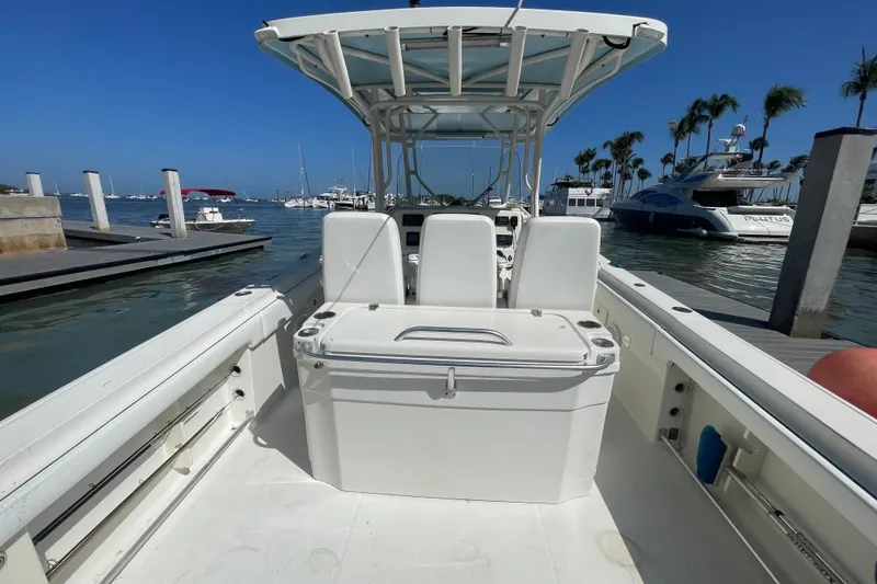 Slide: The Image of 2004 Hydra-Sports Vector 3300 CC boat docked at marina with clear blue sky. - 18
