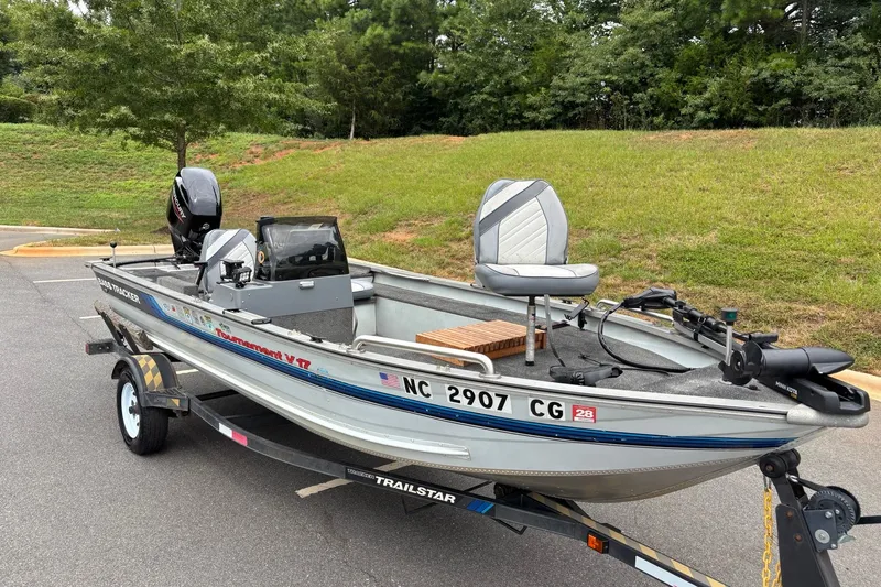 Slide: The Image of 1994 Tracker Tournament V-17 fishing boat on trailer, parked outdoors. - 14