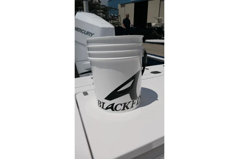 Slide: The Image of White Blackfin bucket on a 2027 Blackfin 262 HB boat deck. - 35