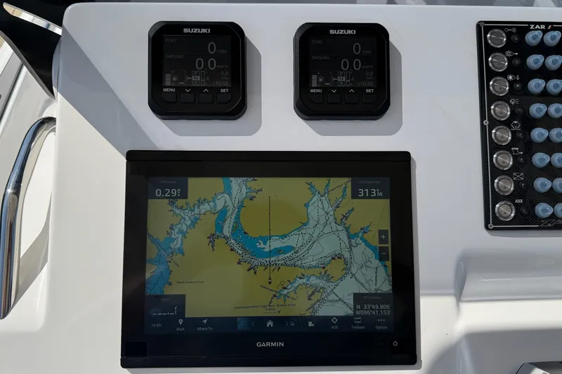 Slide: The Image of Boat dashboard with Suzuki displays and Garmin navigation on Zar Formenti 85 SL, 2025 model. - 22