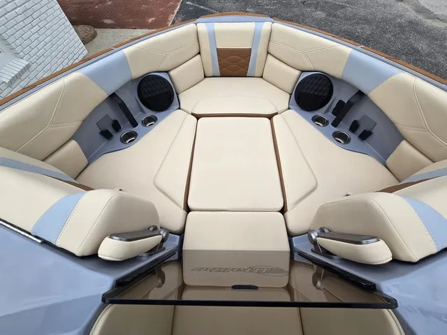 Slide: The Image of Malibu Wakesetter 23 LSV 2027 - 18
