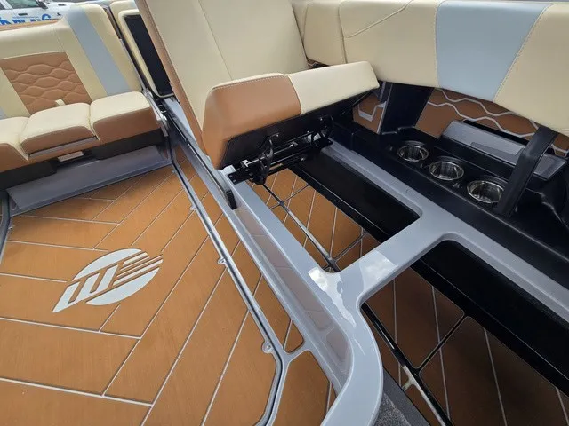 Slide: The Image of Malibu Wakesetter 23 LSV 2027 - 35