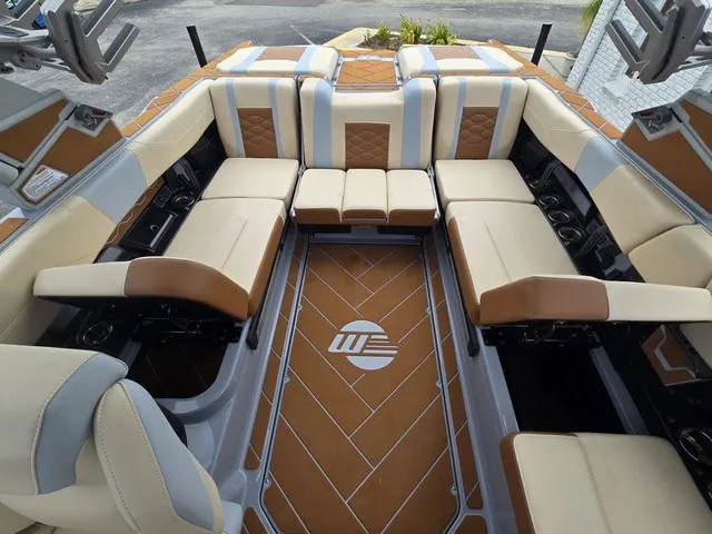 Slide: The Image of Malibu Wakesetter 23 LSV 2027 - 21