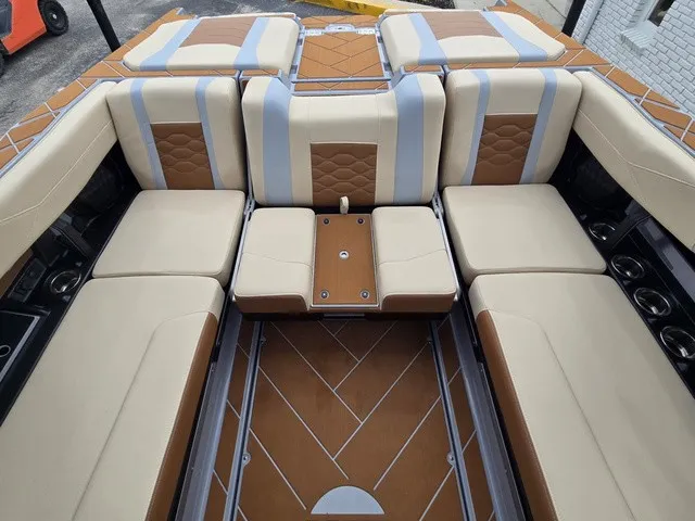 Slide: The Image of Malibu Wakesetter 23 LSV 2027 - 27