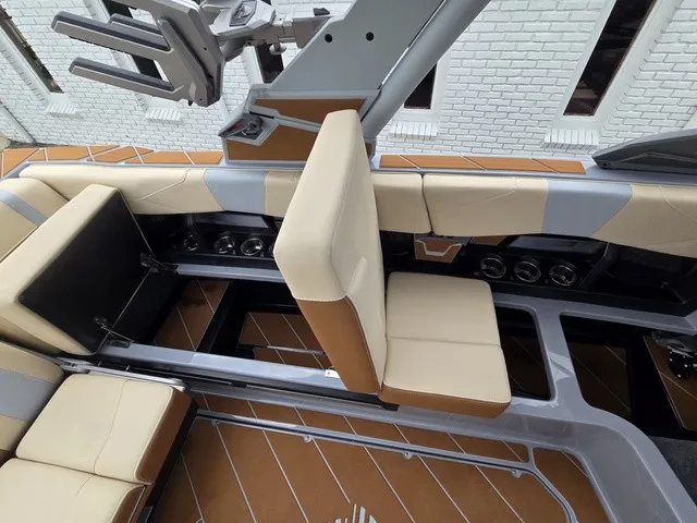 Slide: The Image of Malibu Wakesetter 23 LSV 2027 - 22