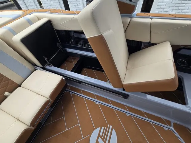 Slide: The Image of Malibu Wakesetter 23 LSV 2027 - 36