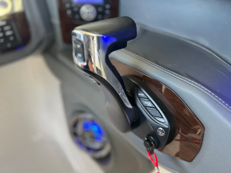 Slide: The Image of Throttle control of 2022 Chaparral 267 SSX OB boat, featuring sleek design and modern technology. - 42