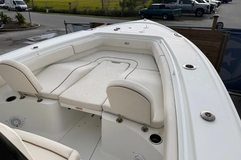 Slide: The Image of 2022 Sea Hunt Ultra 275SE boat with spacious white seating and cup holders. - 18