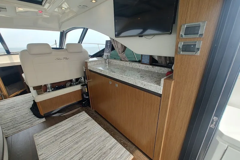 Slide: The Image of Luxurious interior of 2017 Sea Ray Sundancer 510 yacht with modern amenities. - 21