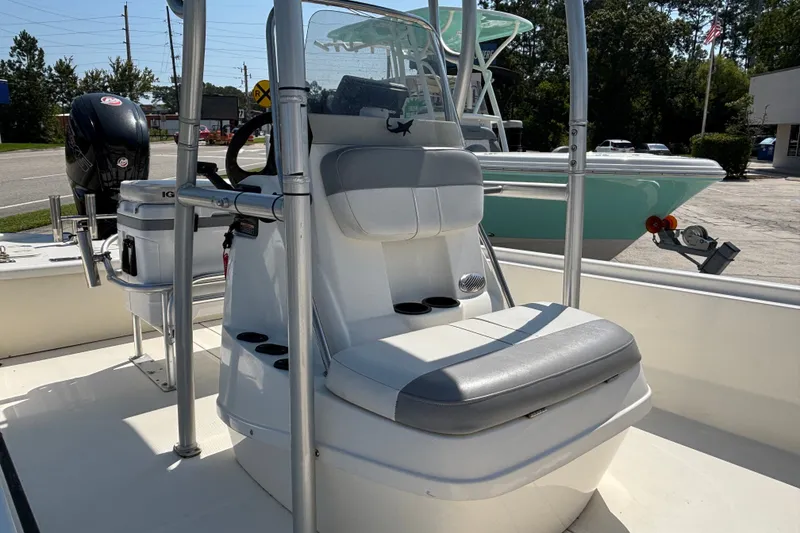 Slide: The Image of 2019 Mako Pro Skiff 19 CC boat interior with seating and steering console. - 22
