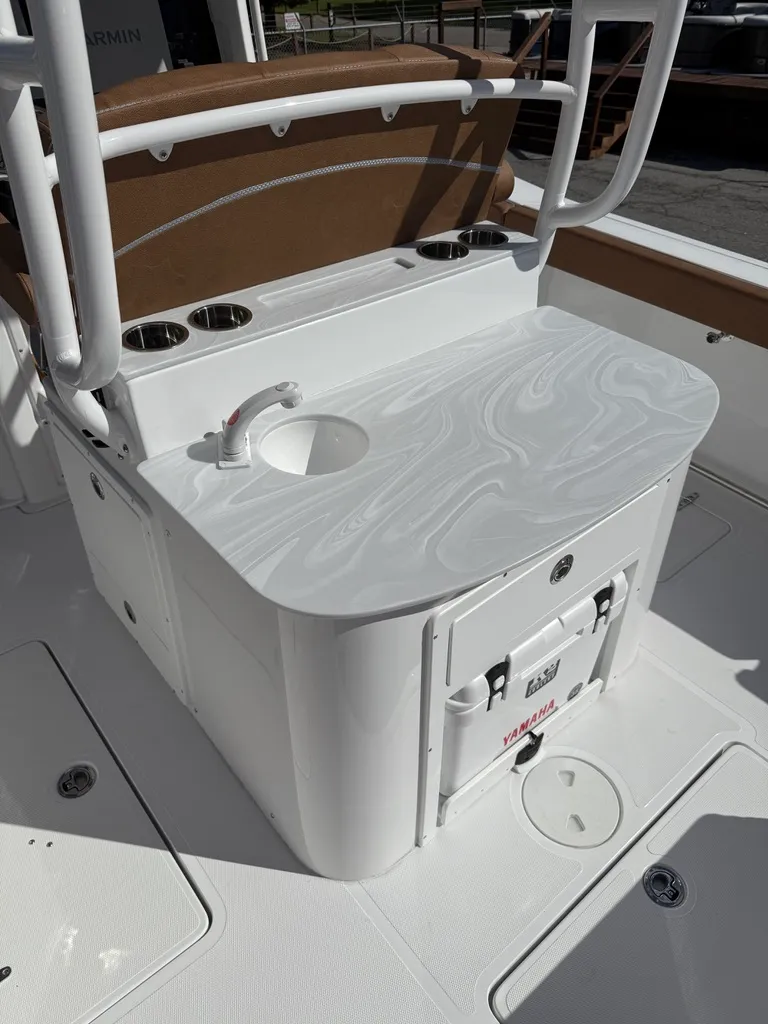 Slide: The Image of Sea Hunt Ultra 285 SE 2026 - 14