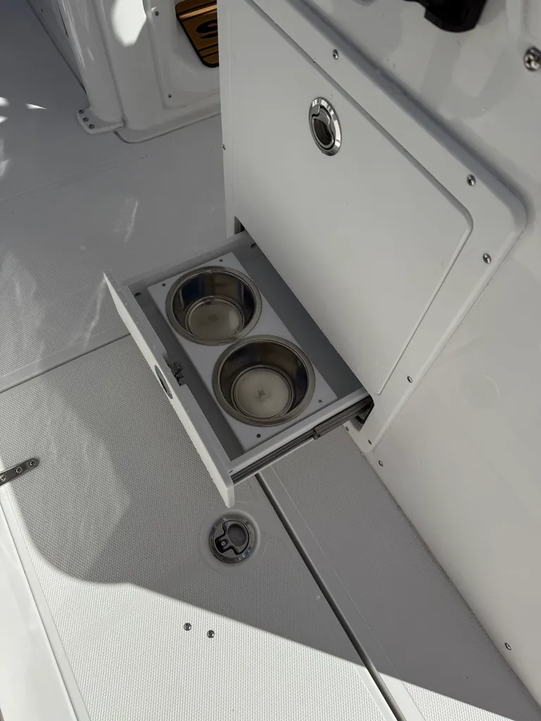 Slide: The Image of Sea Hunt Ultra 285 SE 2026 - 17