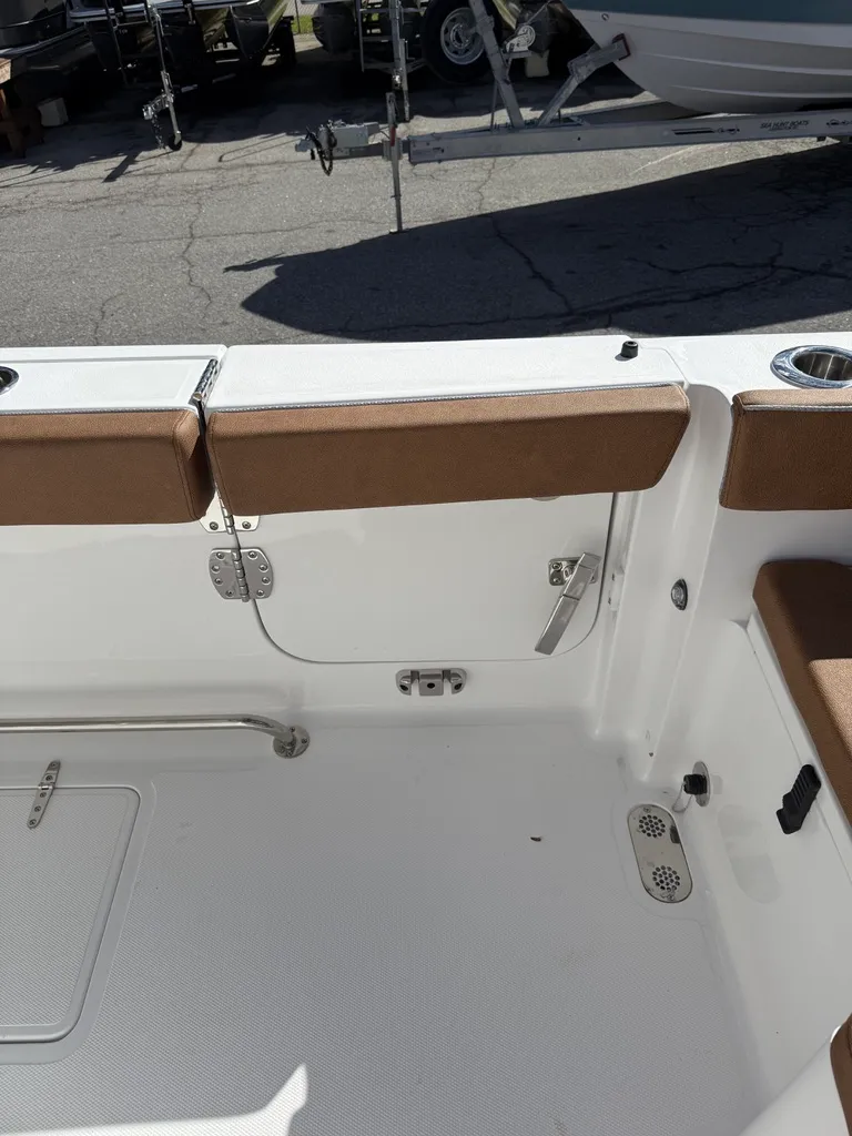 Slide: The Image of Sea Hunt Ultra 285 SE 2026 - 18