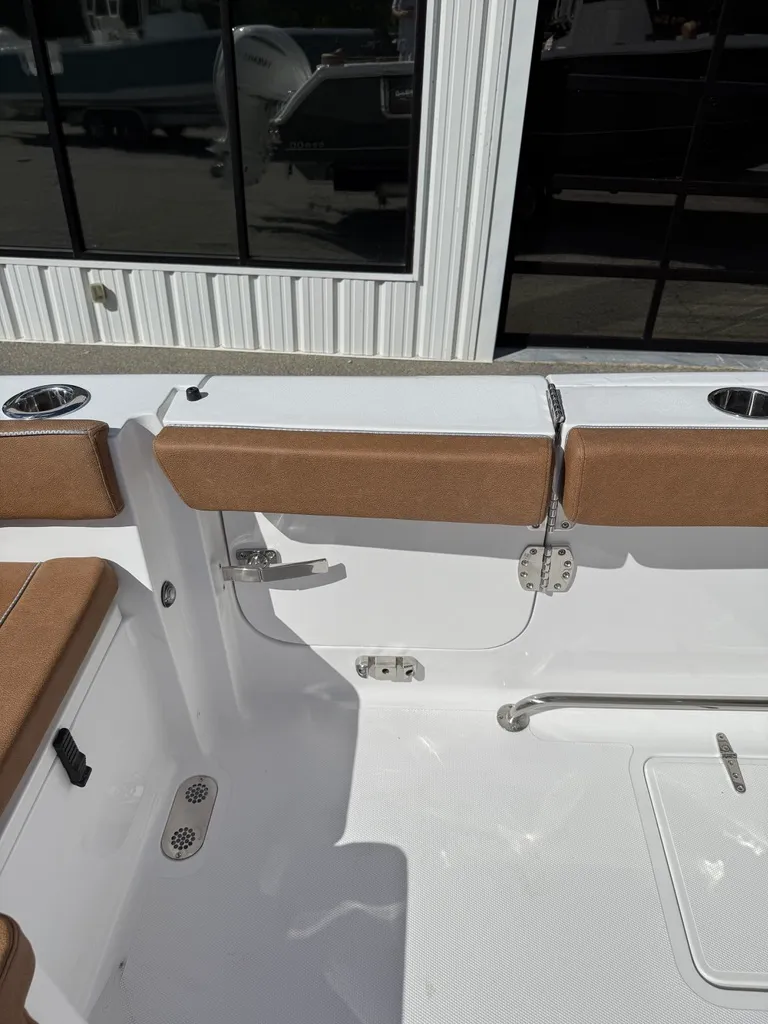 Slide: The Image of Sea Hunt Ultra 285 SE 2026 - 19