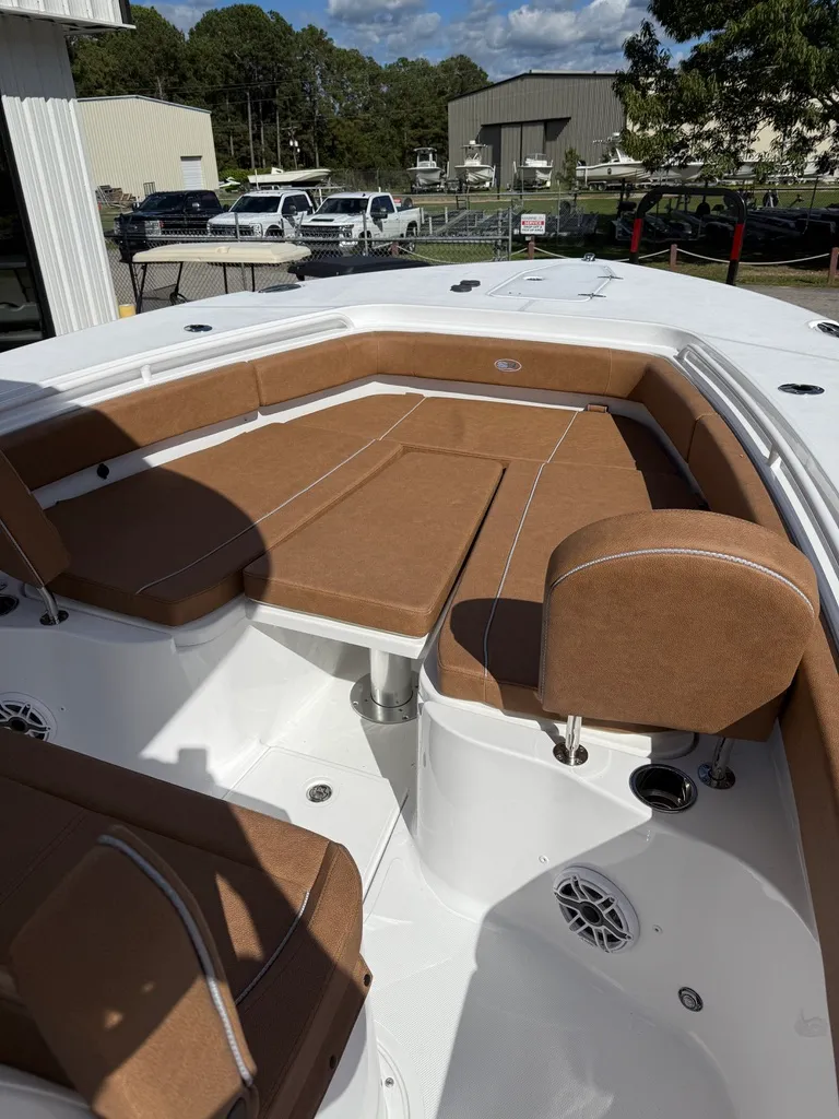 Slide: The Image of Sea Hunt Ultra 285 SE 2026 - 7