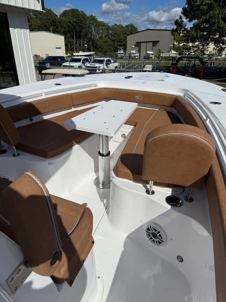 Slide: The Image of Sea Hunt Ultra 285 SE 2026 - 8