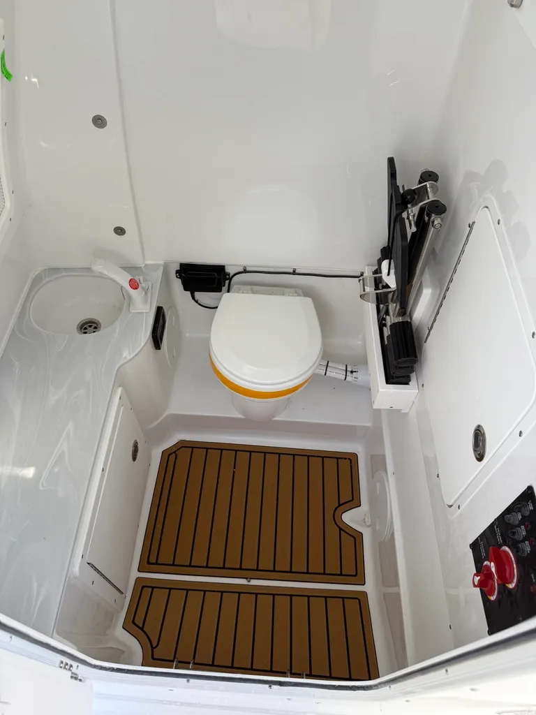 Slide: The Image of Sea Hunt Ultra 285 SE 2026 - 9