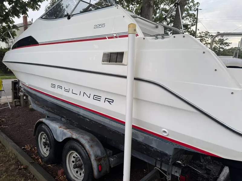 Slide: The Image of Bayliner 2255 Ciera 1990 - 3