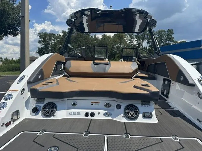 Slide: The Image of Scarab 285 LX Wake 2026 - 9