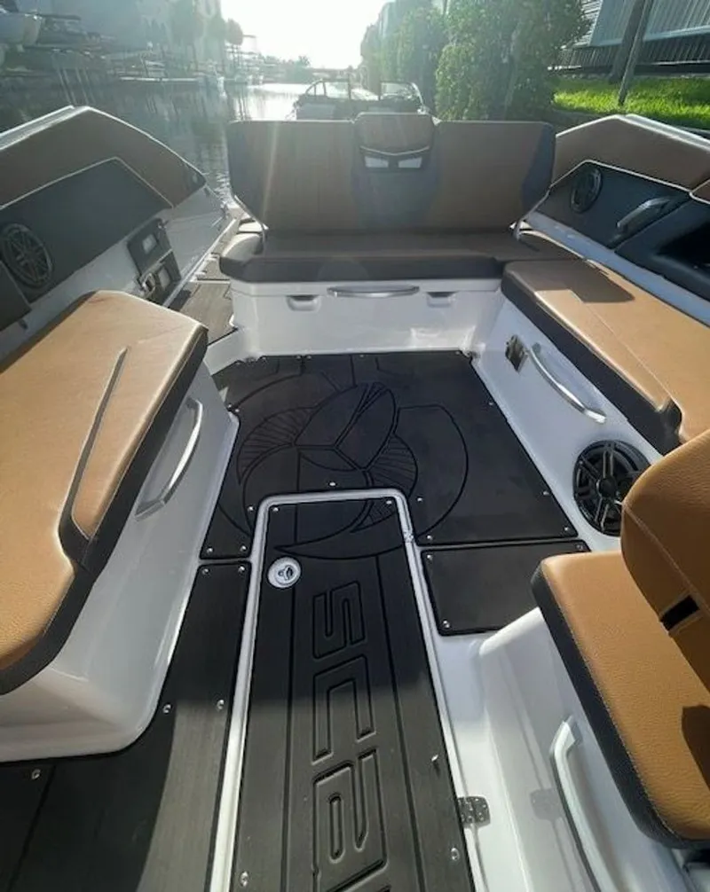 Slide: The Image of Scarab 285 LX Wake 2026 - 7