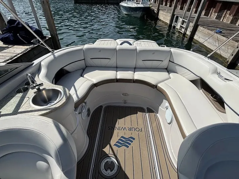 Slide: The Image of Four Winns 240 Horizon 2007 - 9