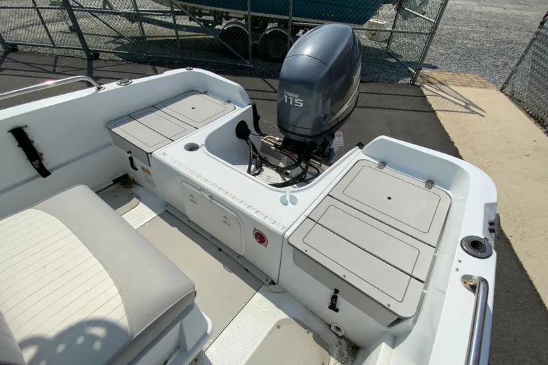 Slide: The Image of 2004 Triumph 190 Bay boat interior with Yamaha 115 outboard motor. - 11