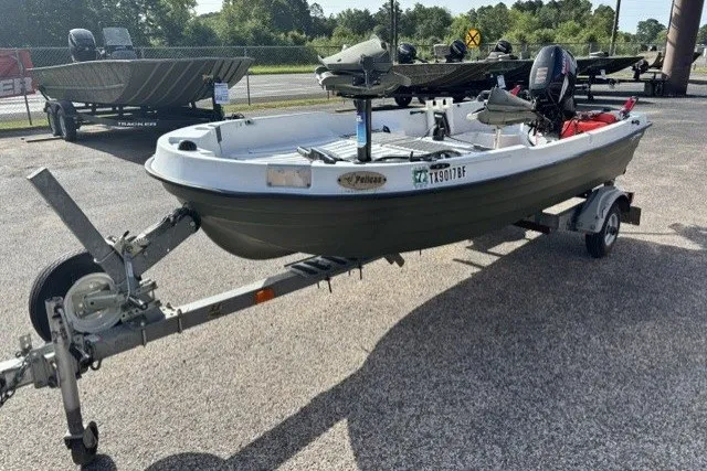 The Image of 2003 Pelican Predator boat on trailer, parked outdoors in a lot. - 1