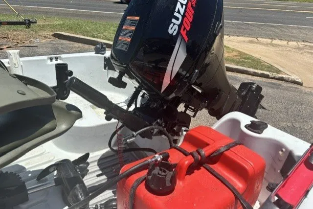 Slide: The Image of Pelican Predator 2003 boat with Suzuki outboard motor and red fuel tank. - 18