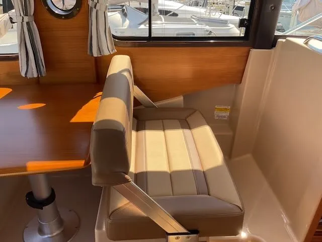 Slide: The Image of Ranger Tug R-23 2020 - 12