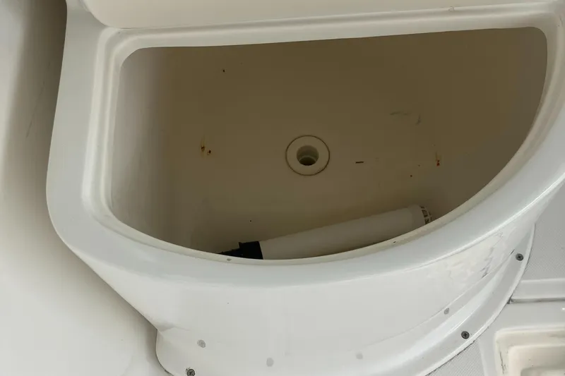 Slide: The Image of Storage compartment of a 2000 Baha Cruisers 272 Sportfish boat. - 26