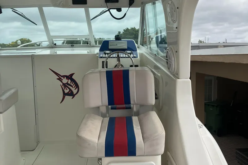 Slide: The Image of Captain's chair on a 2000 Baha Cruisers 272 Sportfish boat. - 25