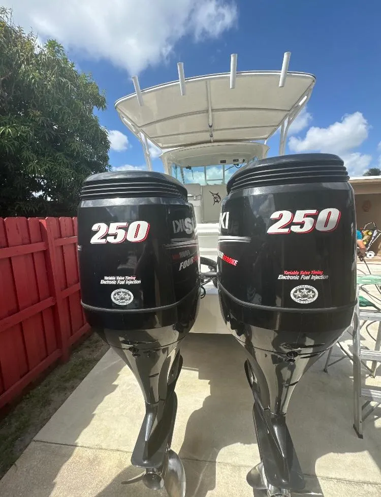 Slide: The Image of 2000 Baha Cruisers 272 Sportfish with twin 250 HP outboard motors. - 8