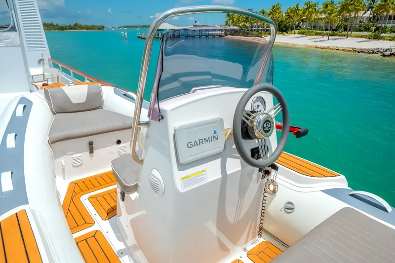 Slide: The Image of The image shows the helm of a 1992 Palmer Johnson 80 VRIPACK DOGGERS BANK with Garmin equipment. - 26