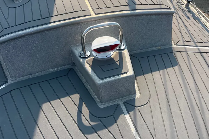 Slide: The Image of Deck of a 2005 Brewer Cutter boat with a mounted navigation light. - 42
