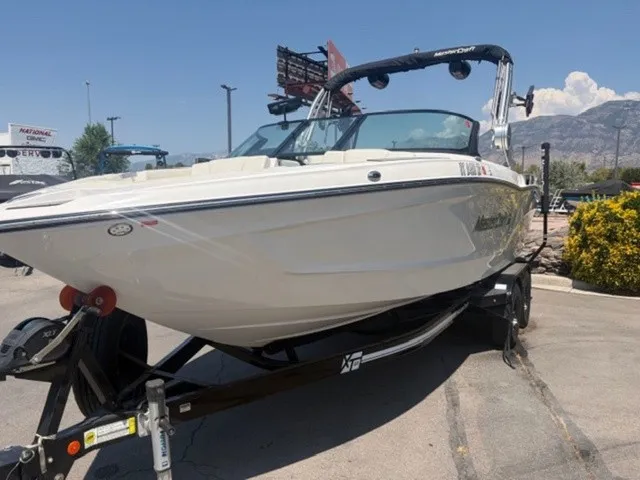 Slide: The Image of MasterCraft XT23 2023 - 11