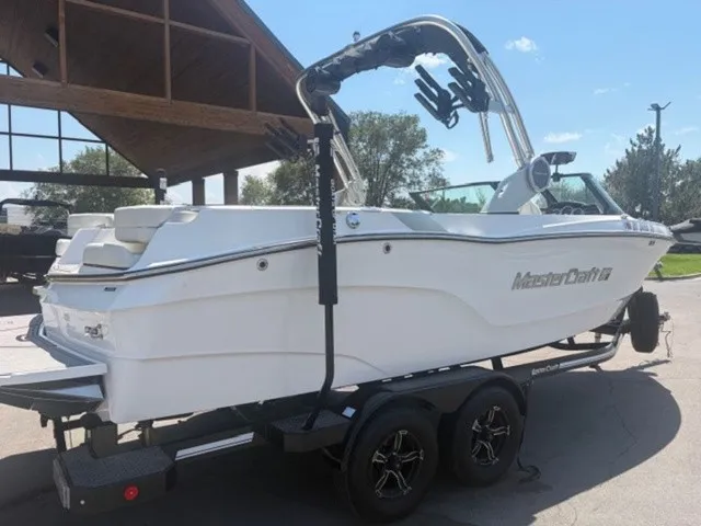 Slide: The Image of MasterCraft XT23 2023 - 3
