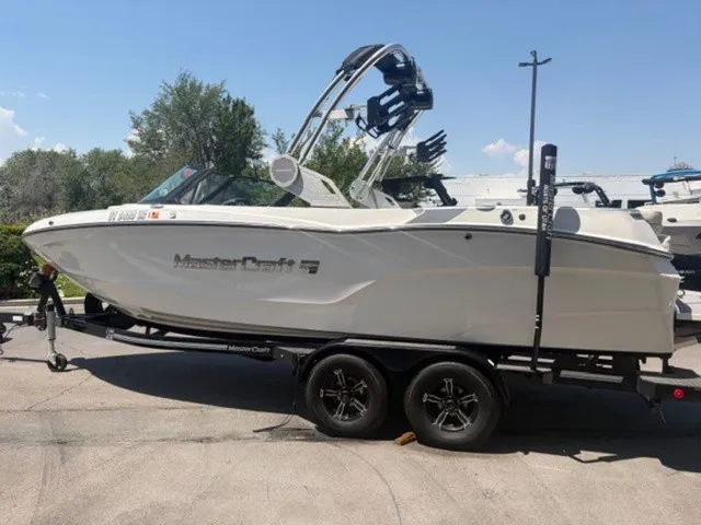 Slide: The Image of MasterCraft XT23 2023 - 4