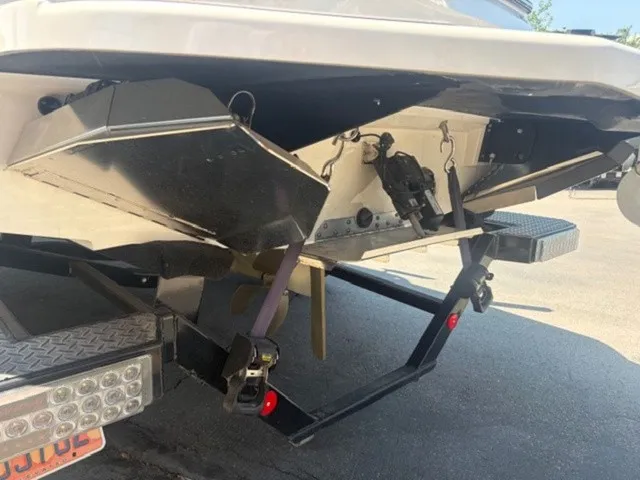 Slide: The Image of MasterCraft XT23 2023 - 10