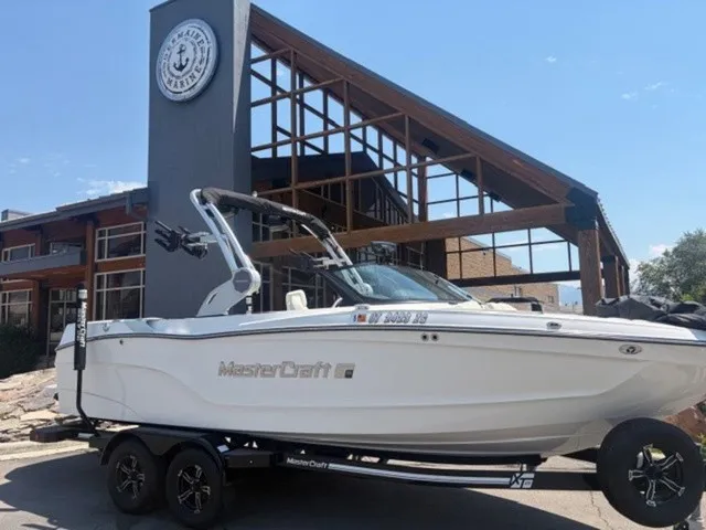 The Image of MasterCraft XT23 2023 - 1