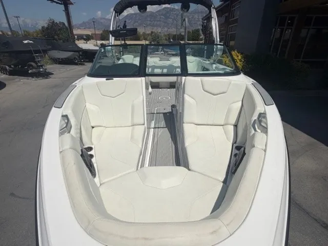 Slide: The Image of MasterCraft XT23 2023 - 6