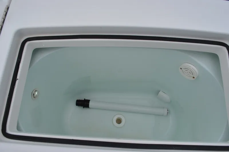 Slide: The Image of Livewell compartment of 2016 Regulator 28 Forward Seating boat. - 35