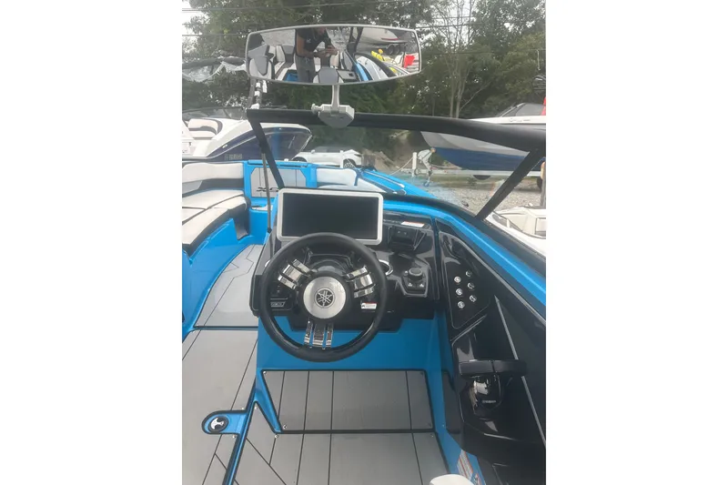 Slide: The Image of 2021 Yamaha Boats 255XE cockpit with steering wheel and control panel. - 20