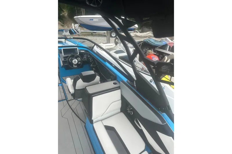 Slide: The Image of 2021 Yamaha Boats 255XE interior with modern dashboard and seating. - 6