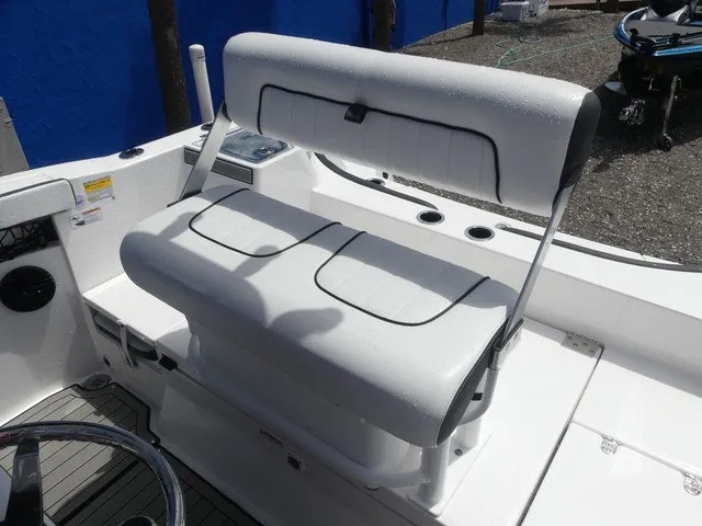 Slide: The Image of Yamaha 222 FSH Sport 2024 - 15