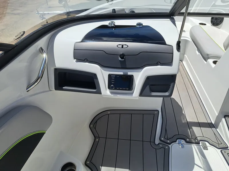 Slide: The Image of Tahoe 700 2020 - 21