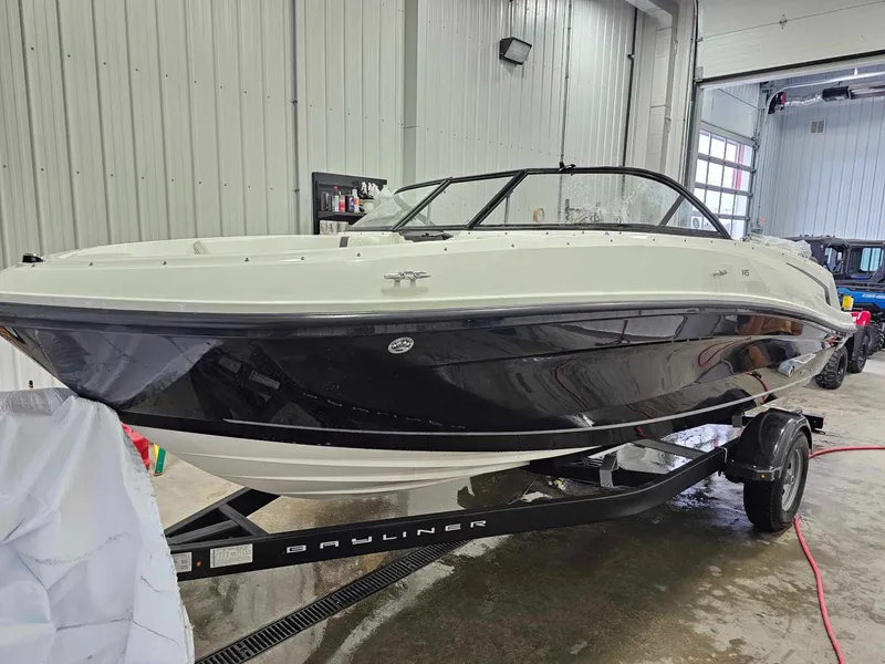 The Image of Bayliner VR5 2023 - 1